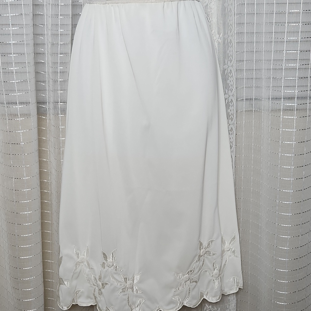 Cream White Vintage Midcentury Half Slip With Floral Applique SzM